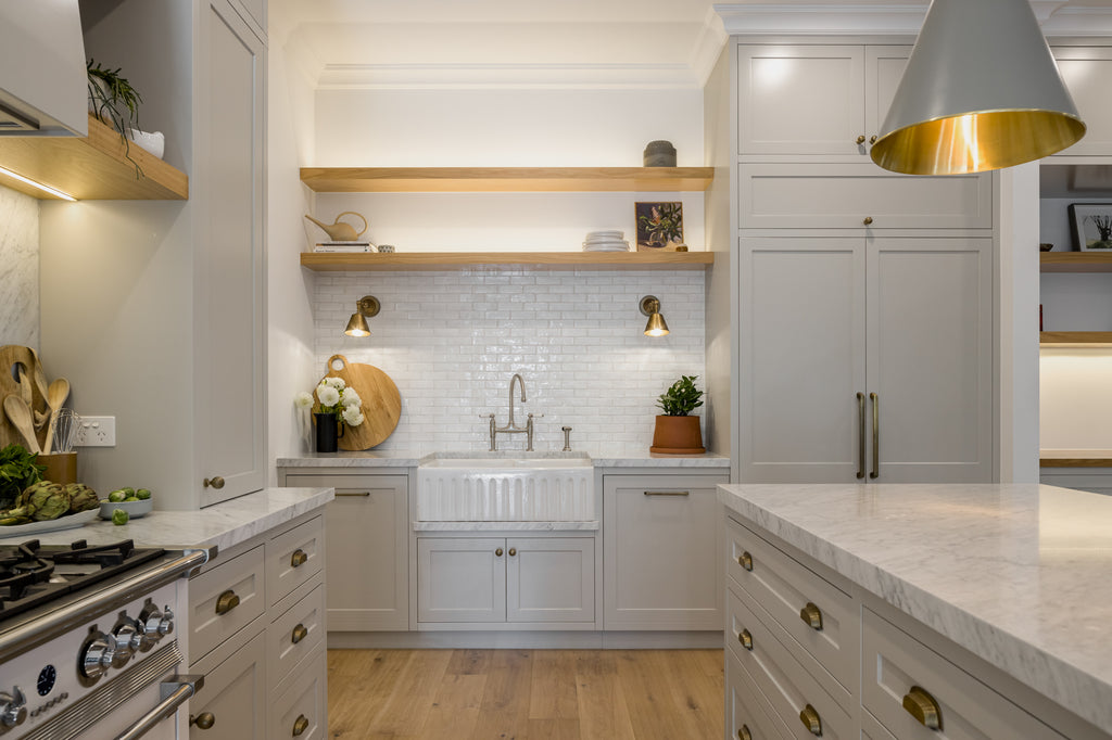 Surrey Appliance Pull - Acid Washed Brass:Hepburn Hardware